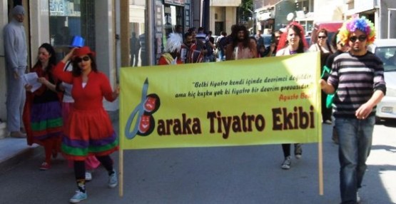 Dünya Tiyatro Günü Mesajımız:  “Oyuna gelmeyin!”