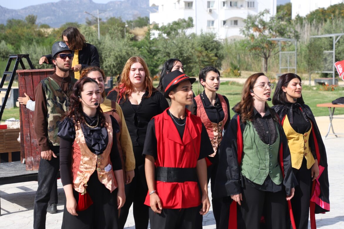 “Eşeğin Gölgesi” Oyunu 2 ve 3 Mayıs’ta Kızılbaş Parkı’nda